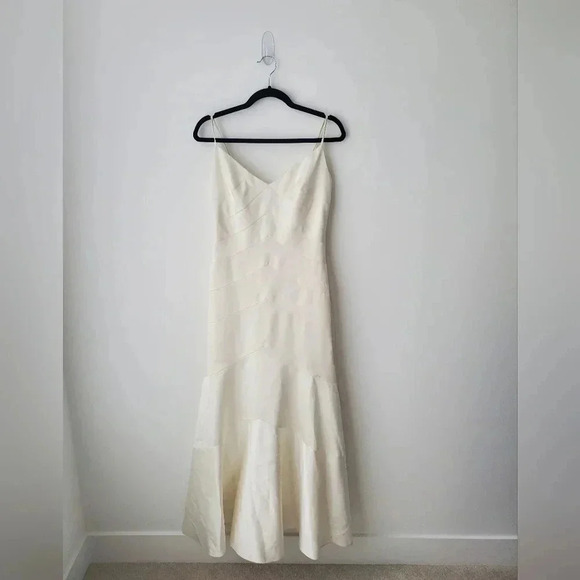 tutto bene Dresses & Skirts - Minimalist and chic mermaid dark ivory wedding dress